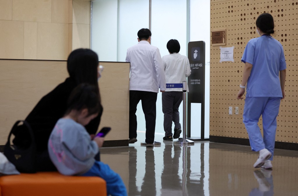 南韓政府目前對醫生下達的復工令，反應不佳。路透社