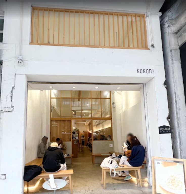 深水埗基隆街日系文青CAFE店发生天花砸石屎伤人事故。(google photo)