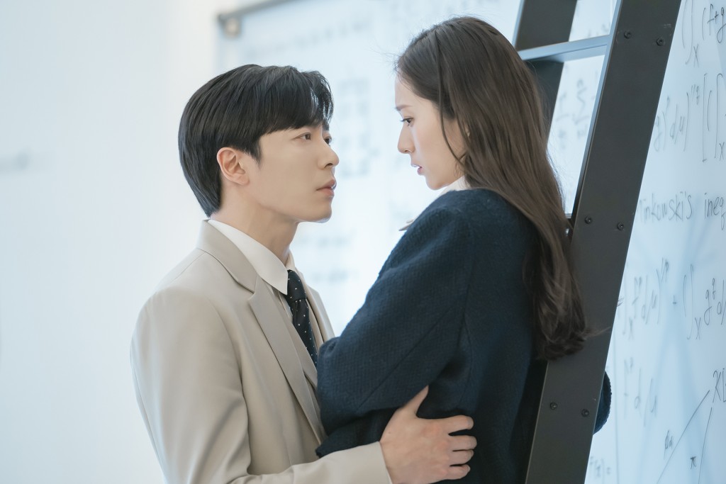 在「韓劇第8集接吻定律」發生後產生巨大變化。