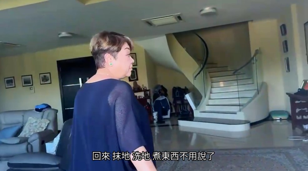 肥媽近日返到馬來西亞豪宅。 肥媽近日返到馬來西亞豪宅。