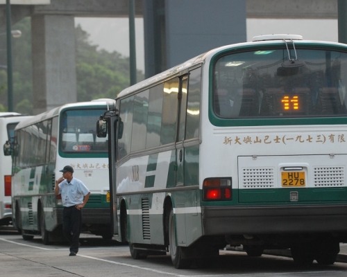 14歲女童乘搭巴士前往大澳期間,在車廂內疑被一名男子非禮。資料圖片