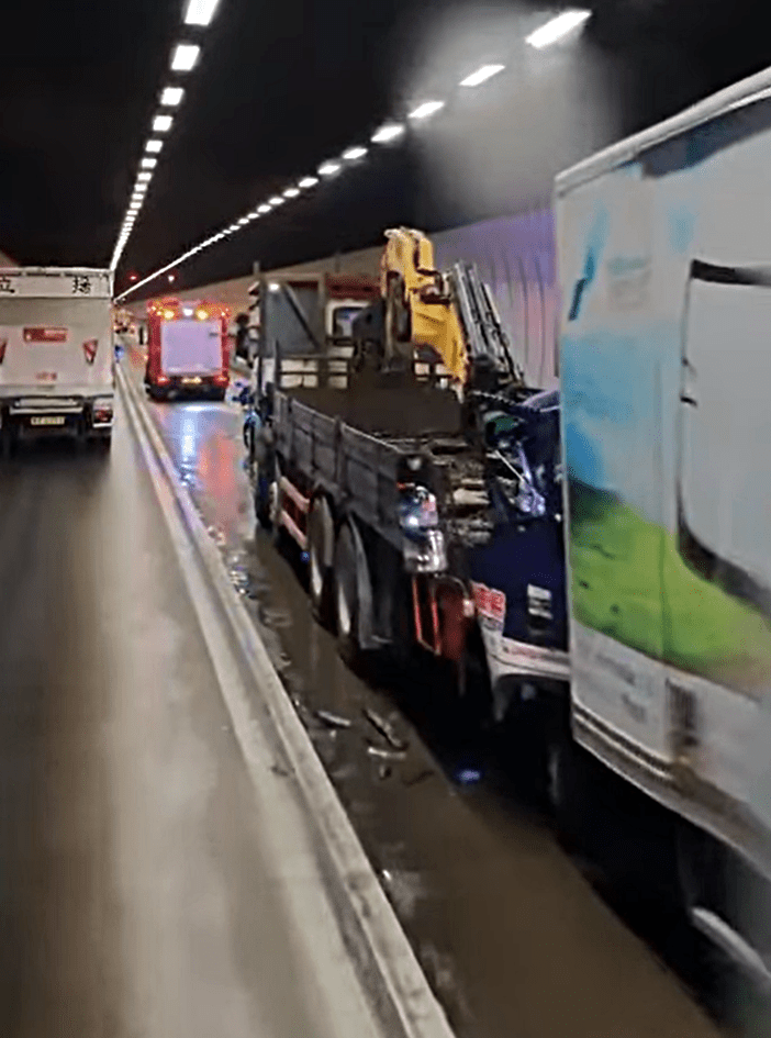 大欖隧道管道內發生三車相撞意外。網上圖片