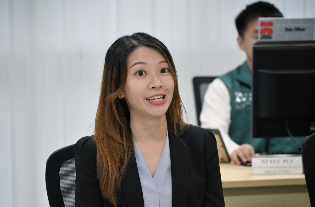 路政署維修工程師陳蔚賢介紹,路政署共有4個緊急控制中心。 路政署維修工程師陳蔚賢介紹,路政署共有4個緊急控制中心。