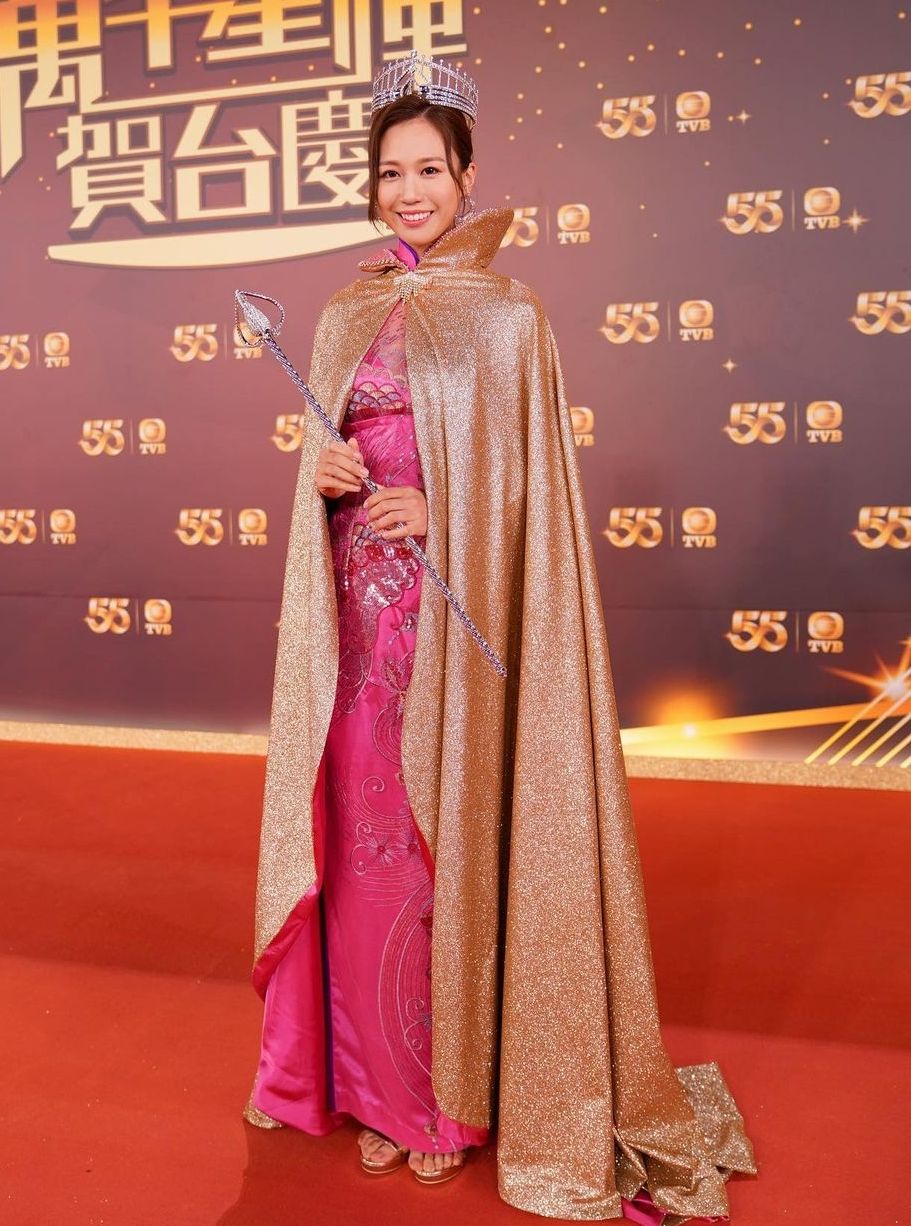 前年何沛珈参加《香港小姐再竞选》夺冠及「更上镜小姐」。