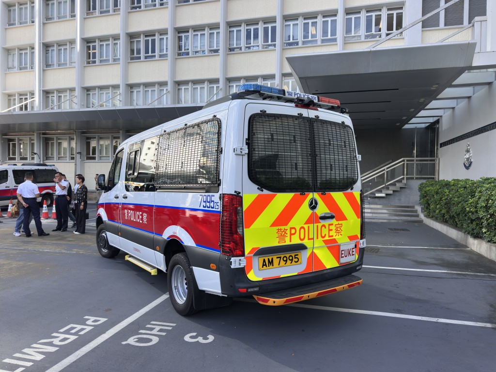 警察巡邏車安裝流動閉路電視有助加強警務工作的成效。 警察巡邏車安裝流動閉路電視有助加強警務工作的成效。