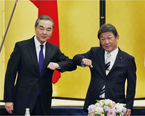 王毅與日本外相茂木敏充舉行會談。AP圖片