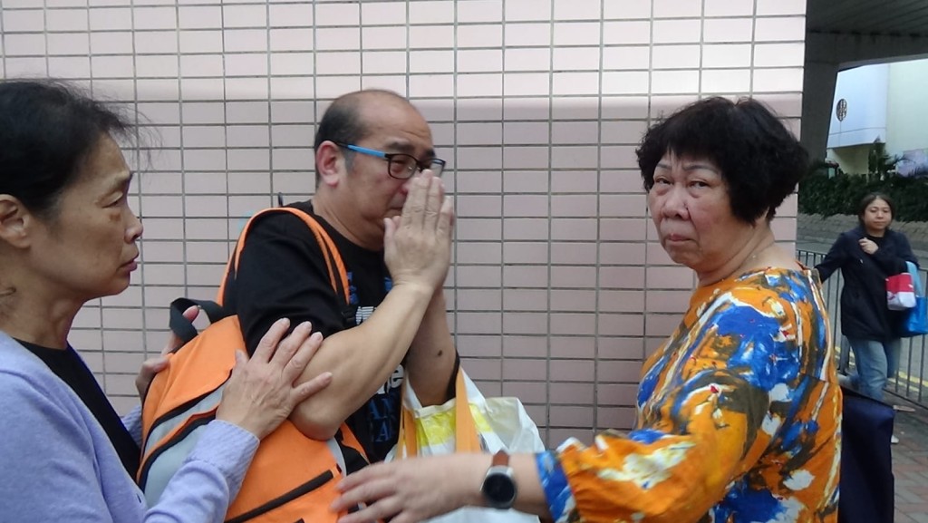 死者丈夫情緒激動