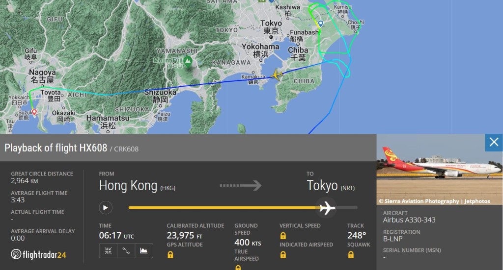 港航客機在東京上空繞了兩圈後，最終轉至名古屋著陸。flightrader24截圖