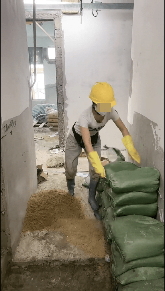 阿燕不時要搬水泥，水泥一包重達90斤。