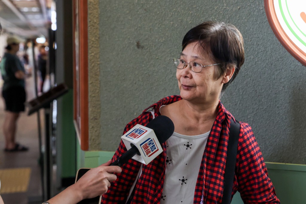 住在鳳德邨附近的劉女士。 住在鳳德邨附近的劉女士。