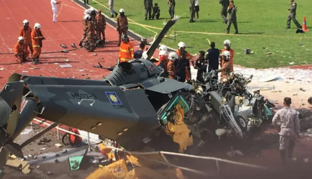 直升机相撞后坠毁。网上图片
