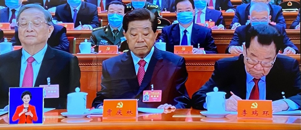 三任前政协主席俞正声（左）、贾庆林、李瑞环（右）亮相。央视截图