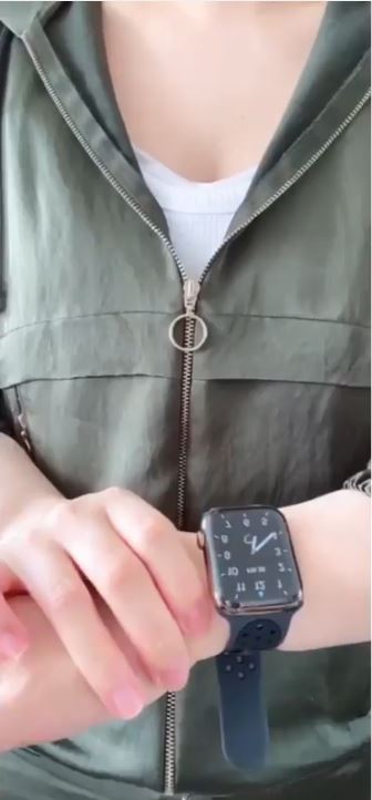 話畀人知佢戴咗錶跑步。