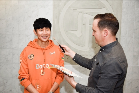 JJ期待fans們與蠟像見面！