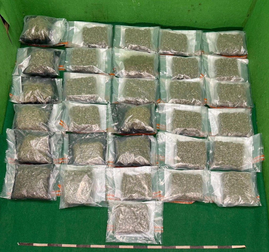 首宗案件中檢獲的懷疑大麻花。