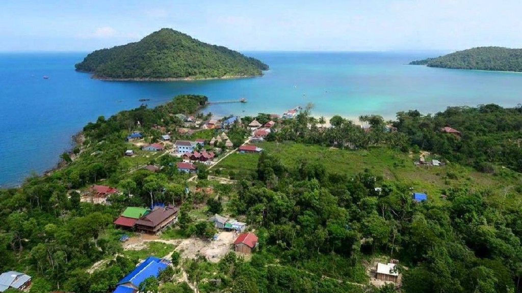 高龙岛是柬埔寨第二大岛，岛上地貌丰富，有山地、丘陵和大片的森林。  网上图片
