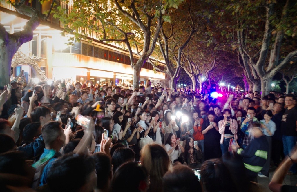 今年上海万圣节的热闹程度，成为中国其他城市年轻人的羡慕对象。微博