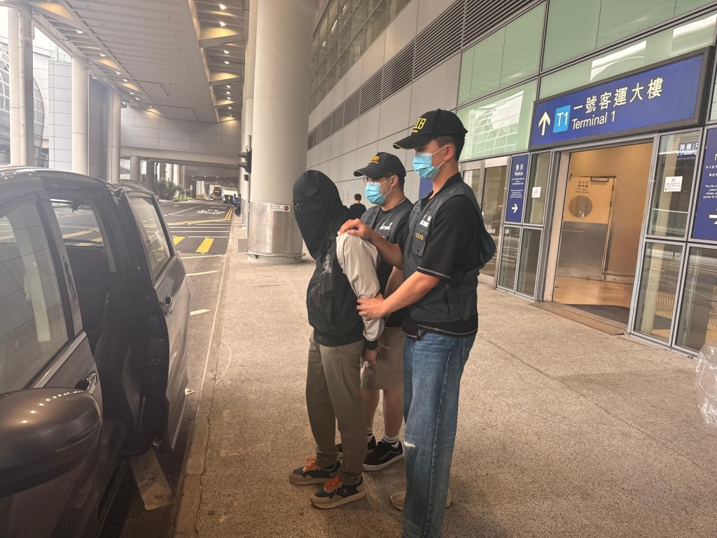被捕男子已被控以一項販運危險藥物罪，案件將於5月11日在西九龍裁判法院提堂。