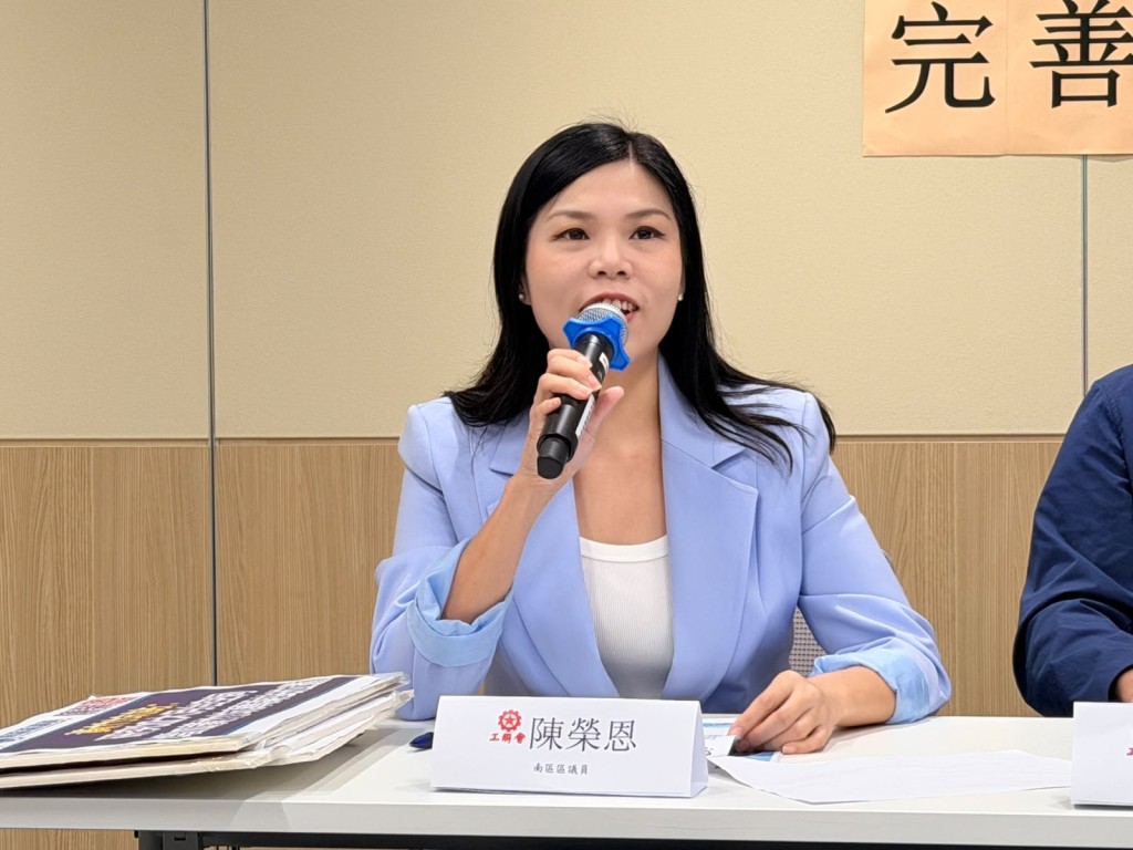 陳榮恩表示,黃竹坑站將是其中一個轉乘站,希望當局可考慮加大車站空間增加車卡。 陳榮恩表示,黃竹坑站將是其中一個轉乘站,希望當局可考慮加大車站空間增加車卡。