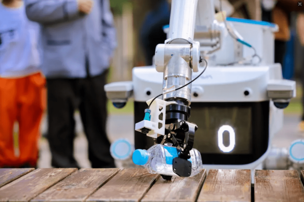 環衞機器人的專業性要求更高，比如機器控制能力、算法識別與感知能力、規控能力等。