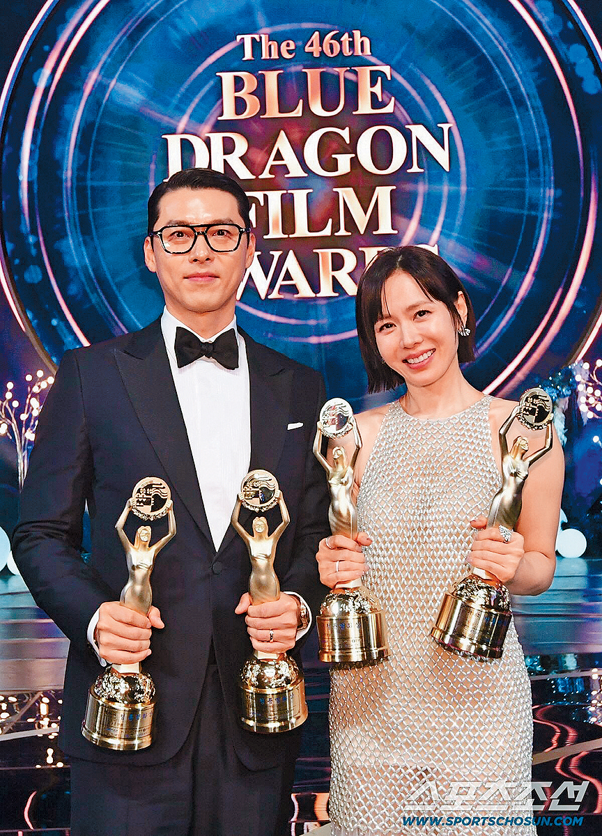 玄彬與孫藝珍齊奪青龍影帝后，網民認為大會為讓他們同台硬塞獎。