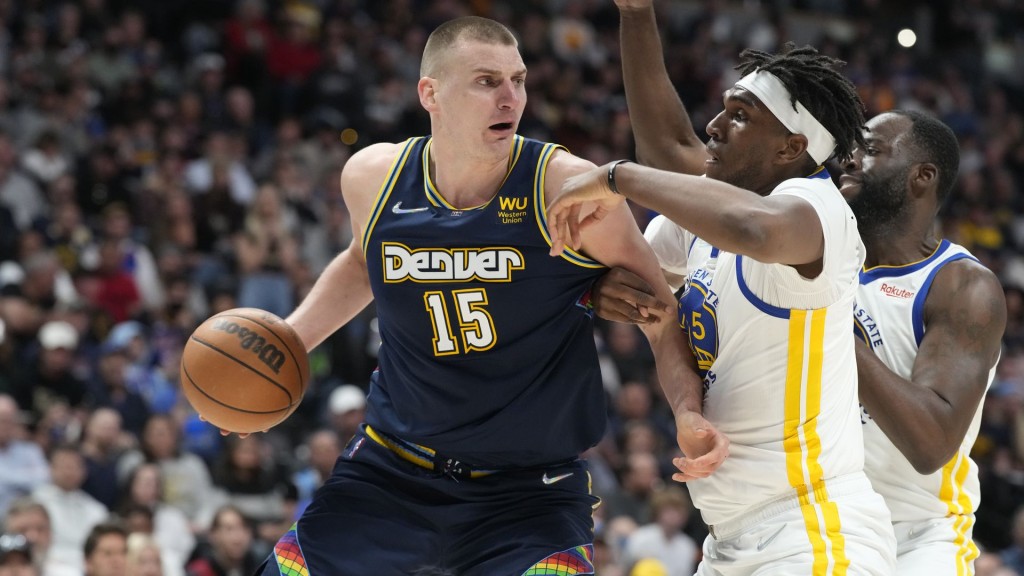 約基治(左)領金塊場數追至1:3。AP