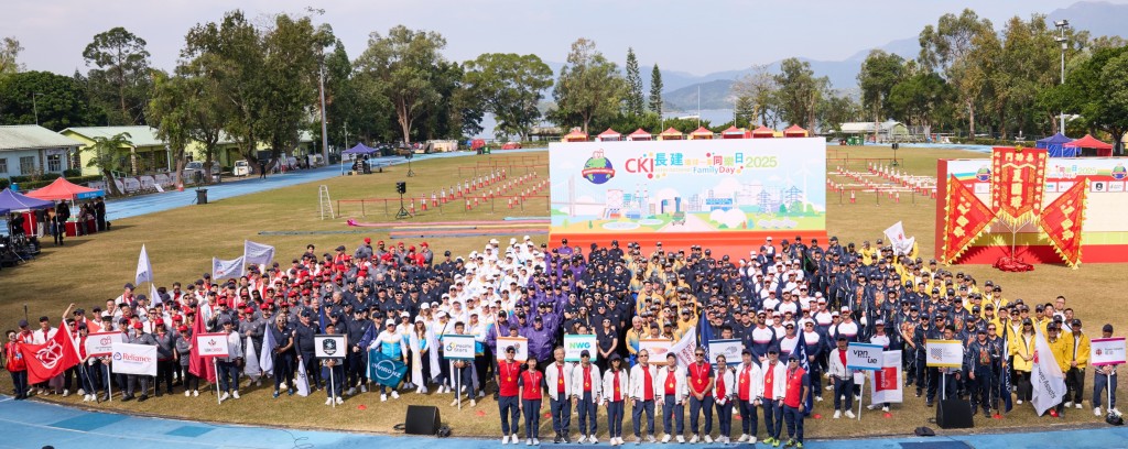 長建來自世界各地的公司參賽代表列隊，展現「商界聯合國」 特色。