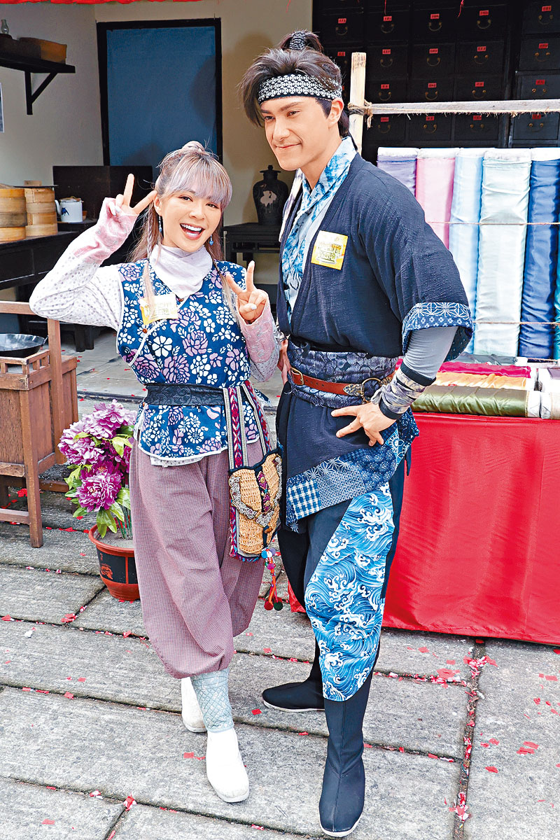 JW為朱仔介紹英國美食。