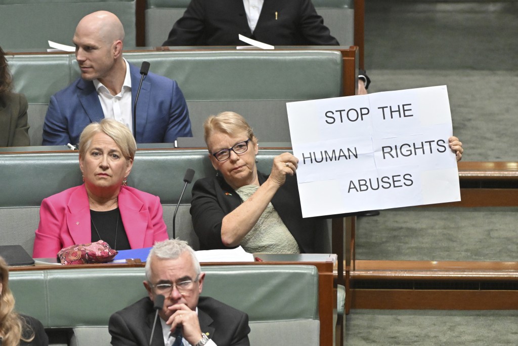 有澳洲国会议员要求小马可斯停止侵犯人权。美联社