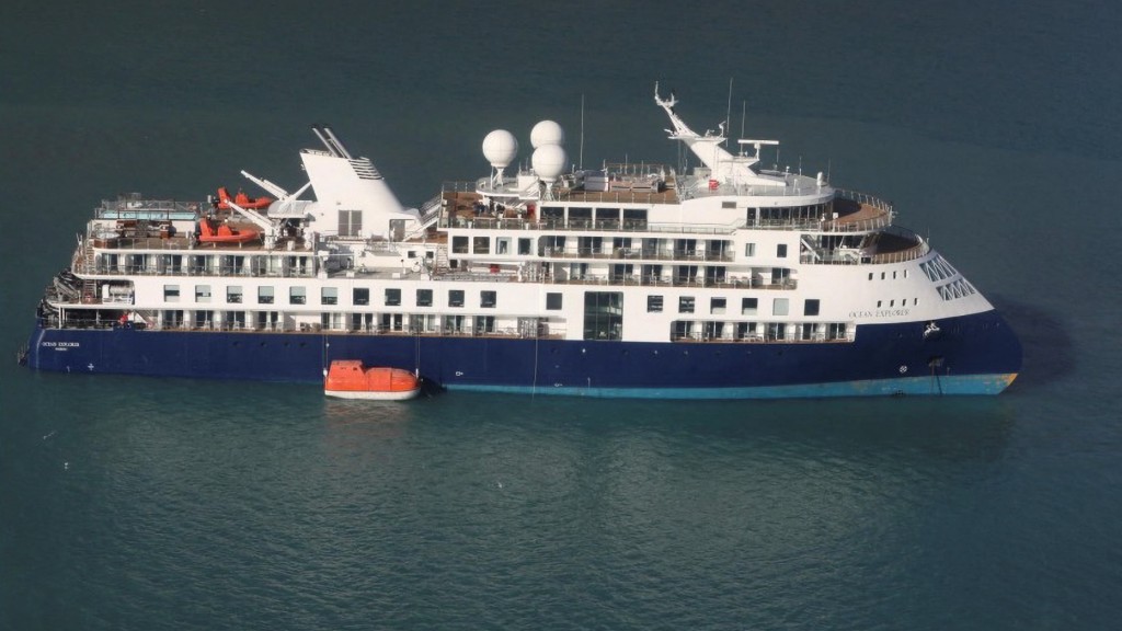 豪华邮轮“海洋探险号”搁浅时载有206人。 路透社