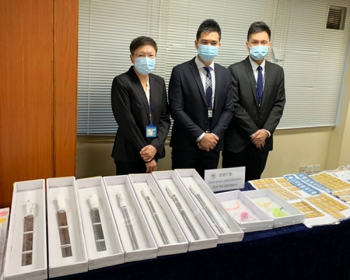 警方搗破區內22個由黑社會操控的非法賭檔,並拘捕153人。