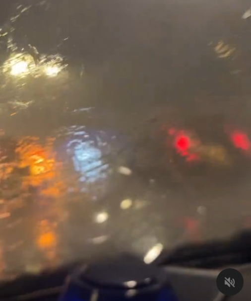 對於暴雨開死火燈引路一事,卻在帖文的回應欄引起正反兩派辯論。Threads截圖 對於暴雨開死火燈引路一事,卻在帖文的回應欄引起正反兩派辯論。Threads截圖