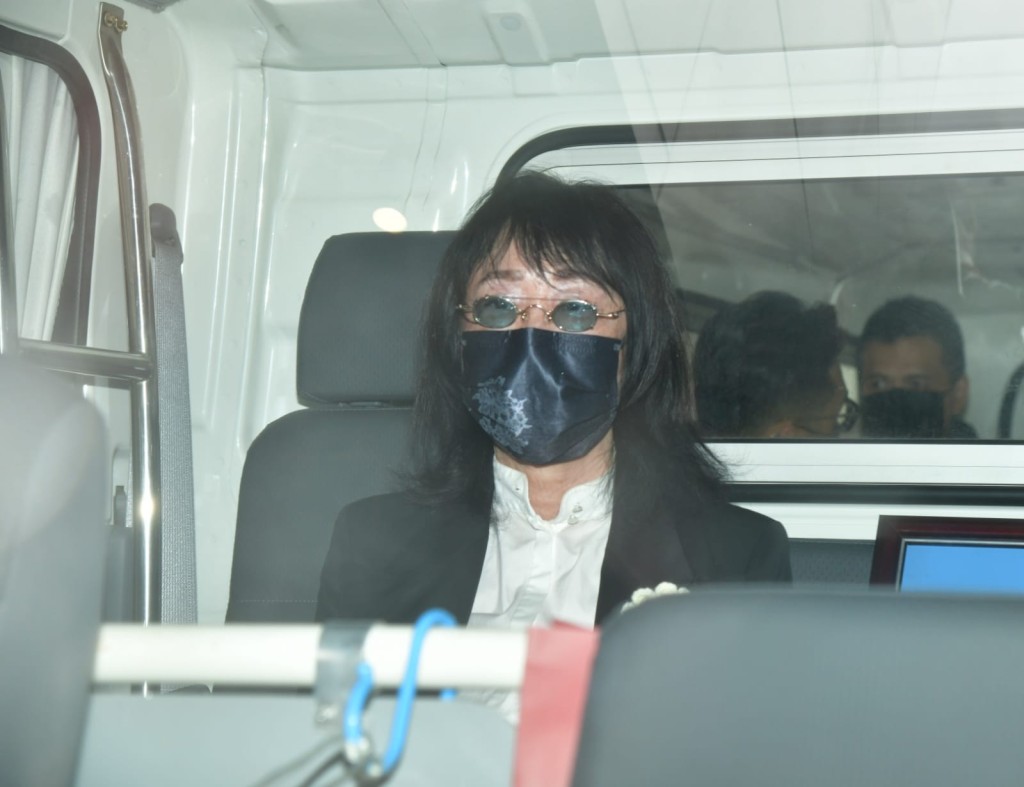 張婉婷神情沉重。
