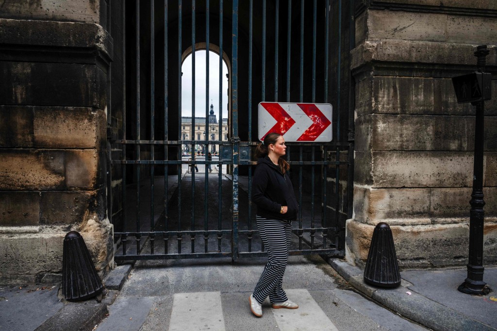 羅浮宮在案發後閉館。法新社 羅浮宮在案發後閉館。法新社