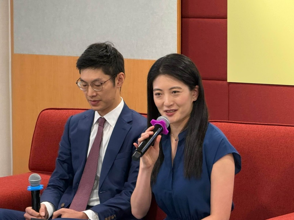 吳穎琪（右）表示，本地的放射科人手不多，而她亦致力向本地醫生傳授心臟造影技術，期望培訓更多相關人才。