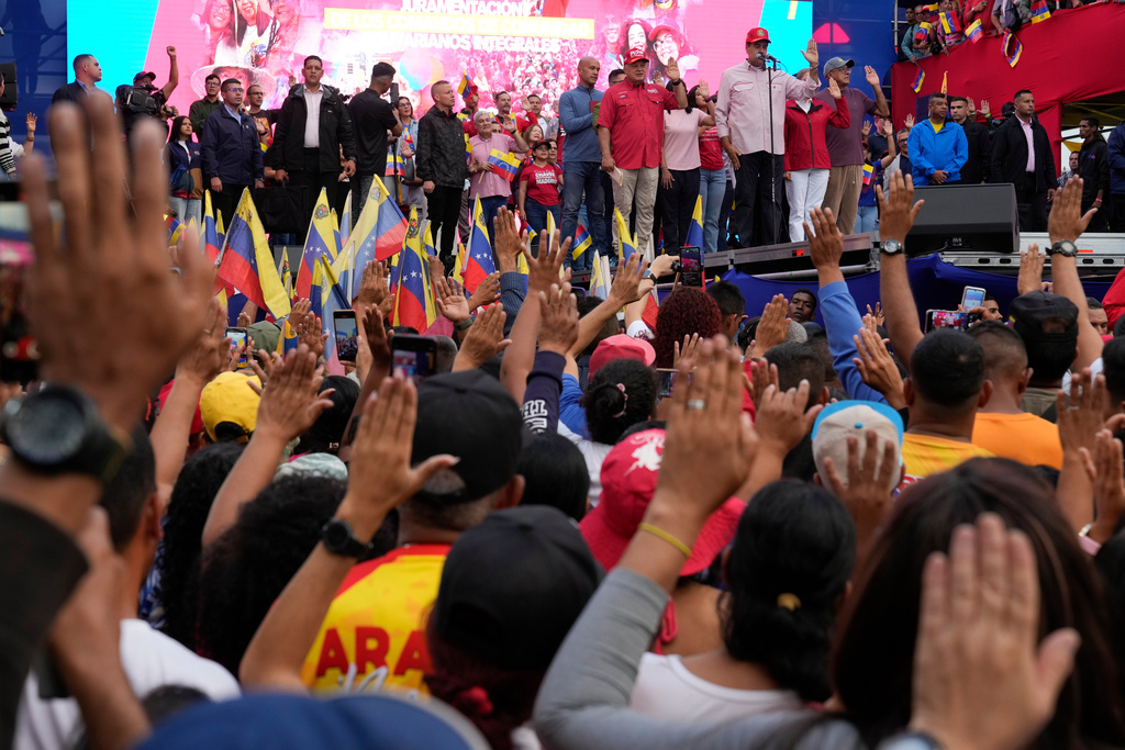 委內瑞拉總統馬杜羅近日出席社會活動跟支持者發表演說。美聯社