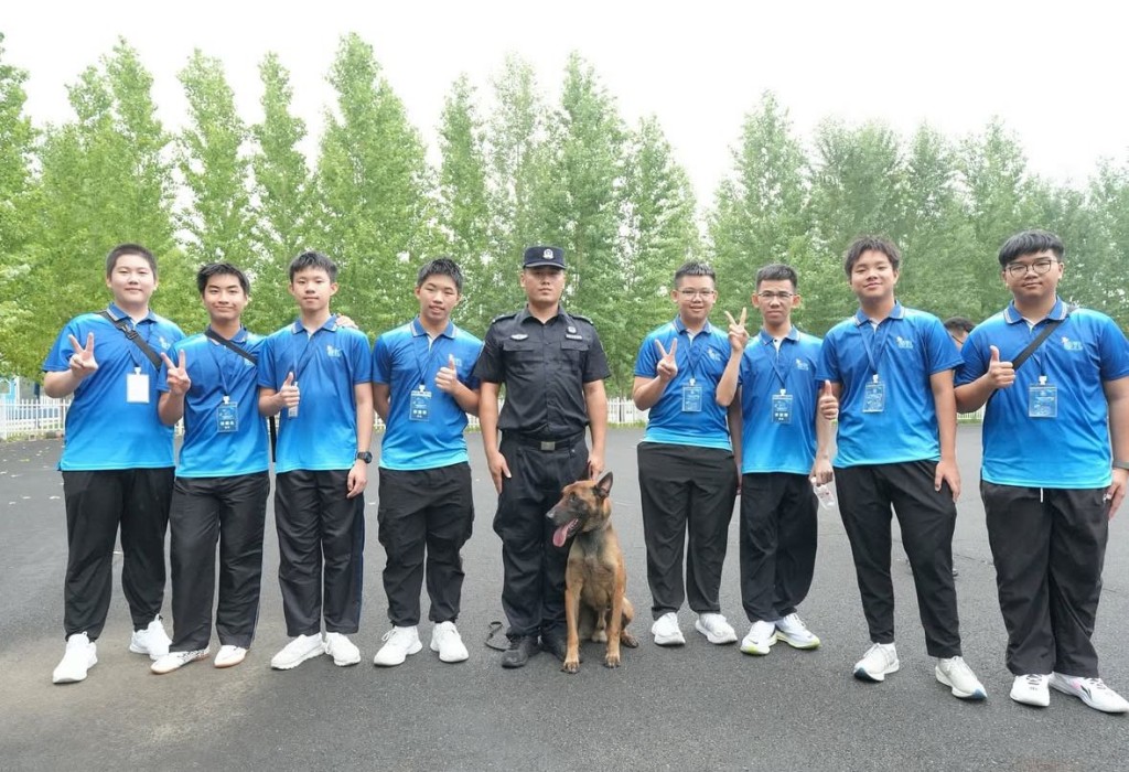 青少年到訪不同地方。