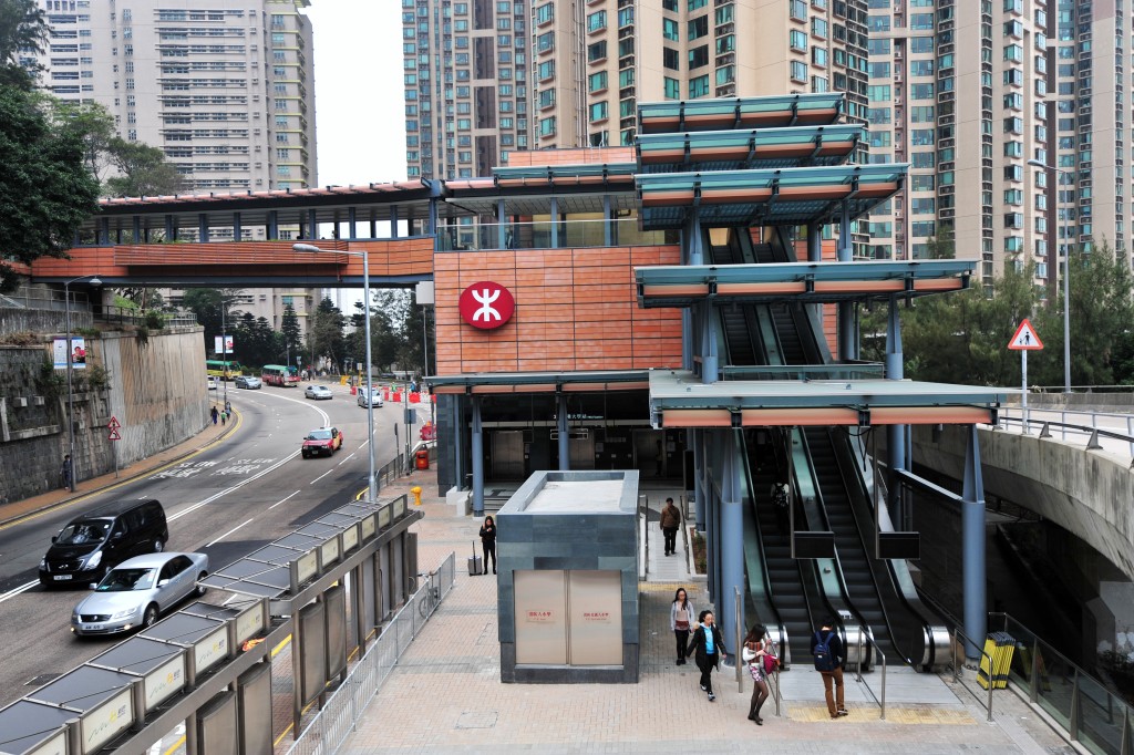 南港岛线(西段)落成后,将接驳港岛线香港大学站和南港岛线(东段)黄竹坑站,图为香港大学站。陈美宝网志图片 南港岛线(西段)落成后,将接驳港岛线香港大学站和南港岛线(东段)黄竹坑站,图为香港大学站。陈美宝网志图片