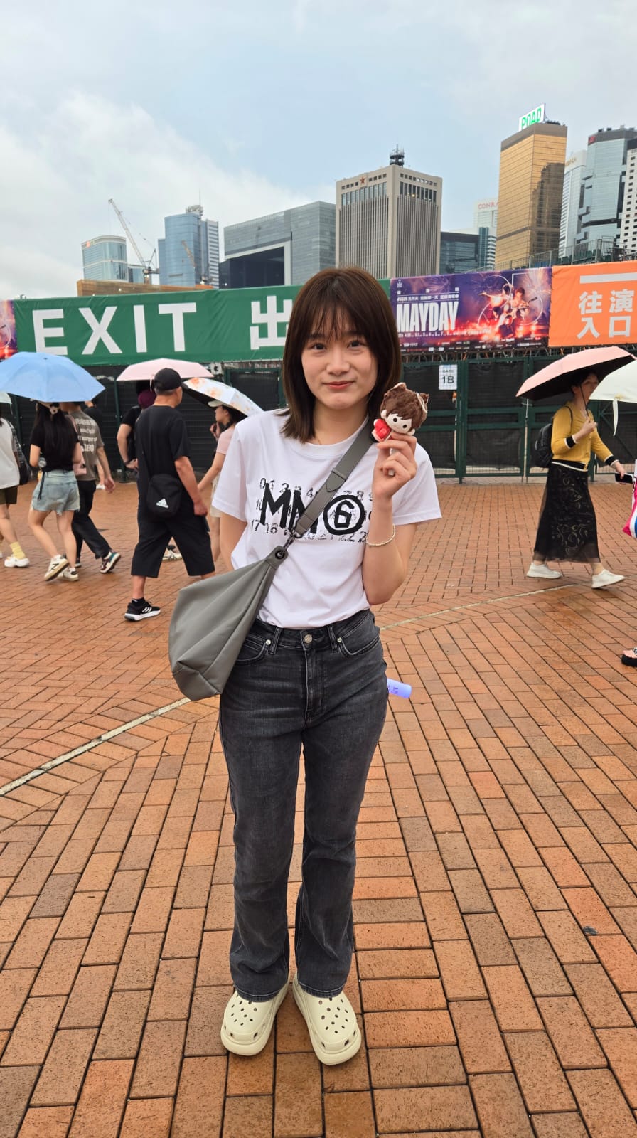 来自上海的陈小姐特地来港欣赏五月天演唱会，她表示只来港3天，在演唱会前2小时才收到取消的消息。