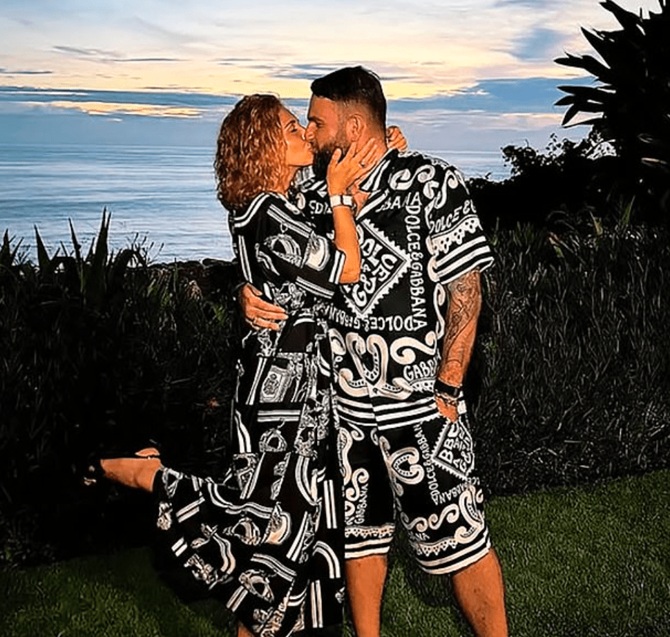 受害人諾瓦克與妻子安娜因常於社交平台炫耀私人飛機、名車與奢華生活，淪為綁匪目標，最終被撕票亡。死者社交平台