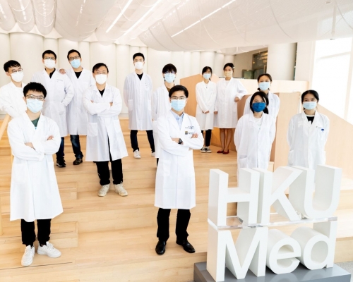 港大醫學院藉光照觸發釋藥系統,取得視網膜母細胞瘤治療新突破。港大圖片