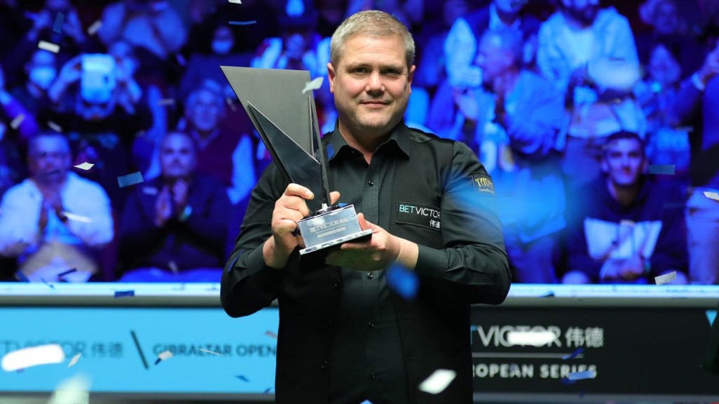 米堅斯等足27年,首次在職業賽封王。Worldsnooker官方圖片