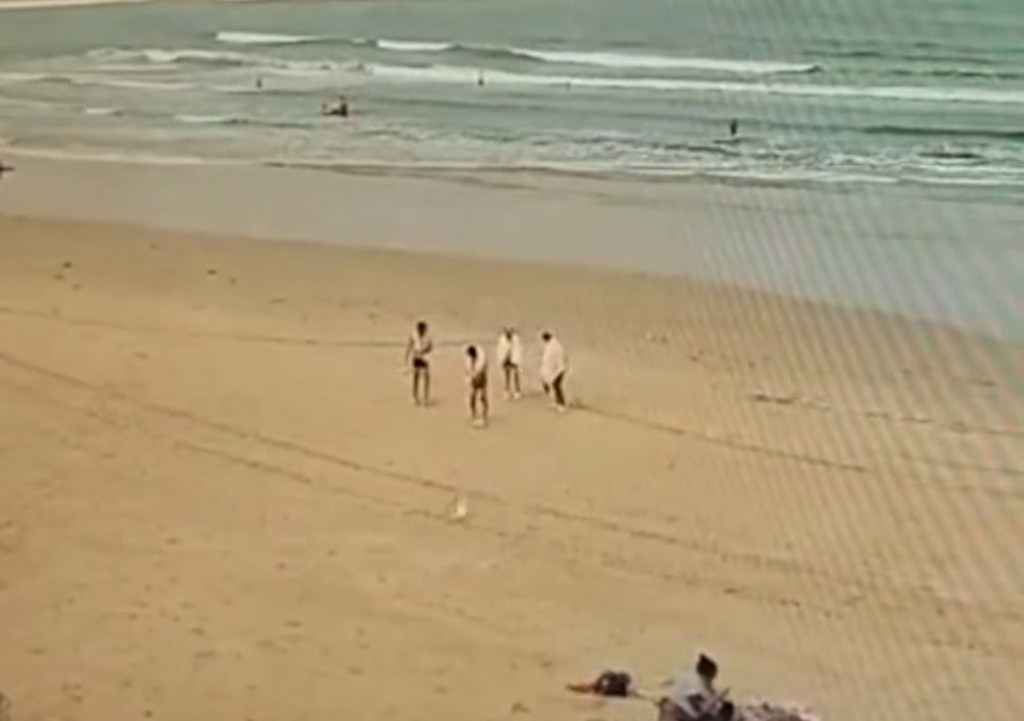 網傳影片，當時4人在海灣玩。網片截圖