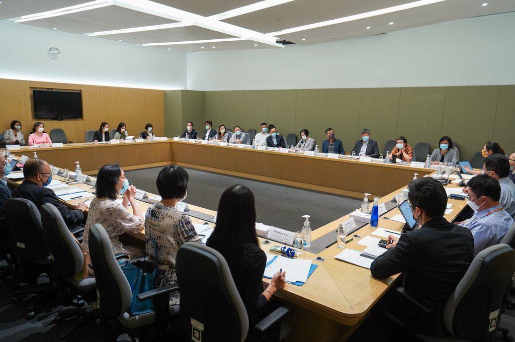 聶德權日前召集18區民政事務專員、社署的地區福利專員及衞生署同事開會。聶德權fb圖片