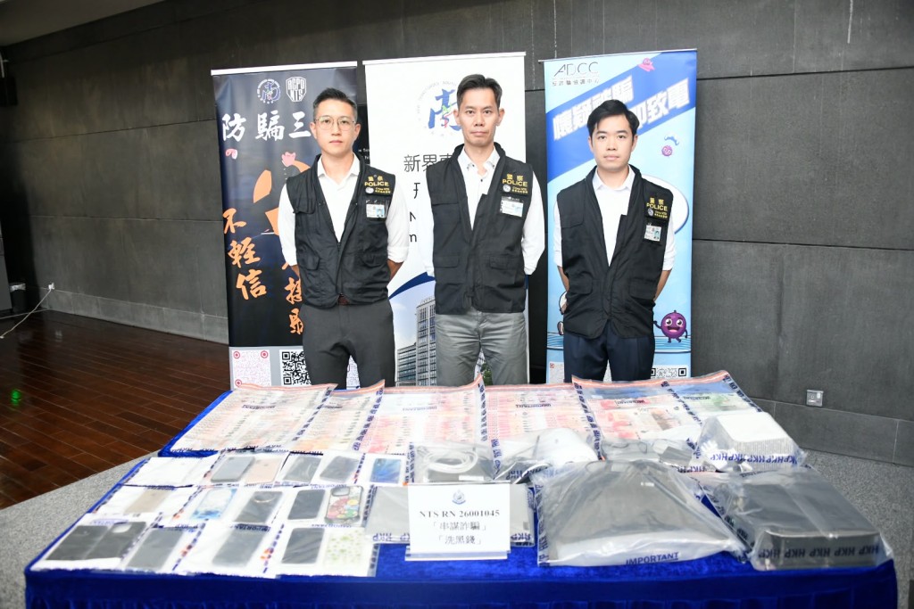 警方展示涉案證物。楊偉亨攝 警方展示涉案證物。楊偉亨攝