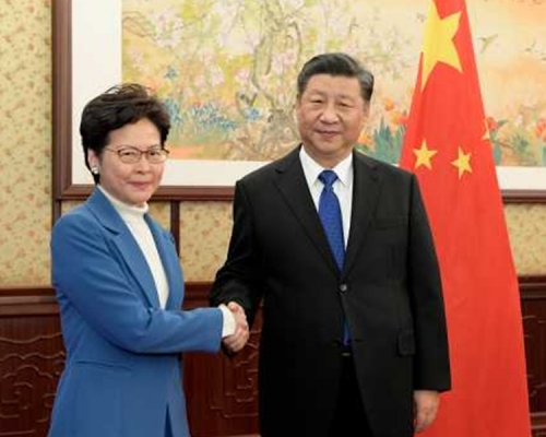 林鄭向國家主席習近平述職。新華社圖片