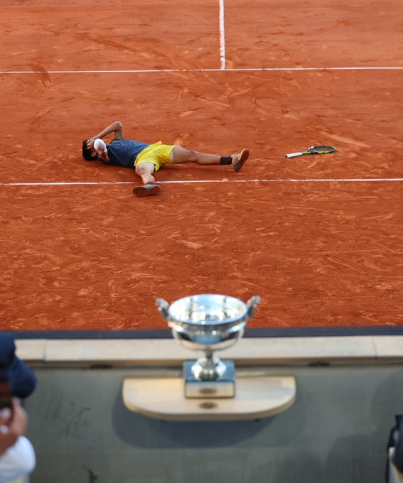 艾卡拉斯首贏法網男單冠軍。法網賽會X