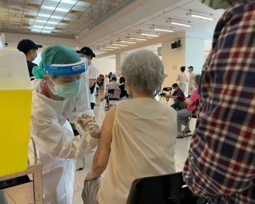 台灣逾560萬人已接種新冠疫苗。網圖