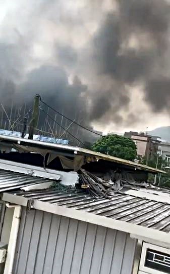現場濃煙冒出。網圖 現場濃煙冒出。網圖