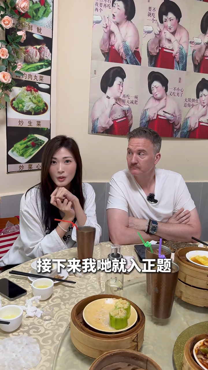 花花表示要和布偉傑入正題。 花花表示要和布偉傑入正題。